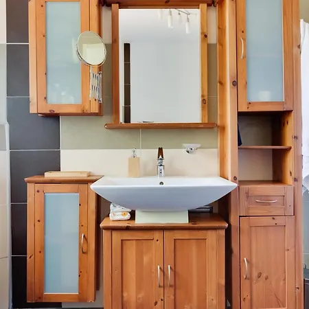 Gasthuis Hedonia With Heated Pool, Diklo