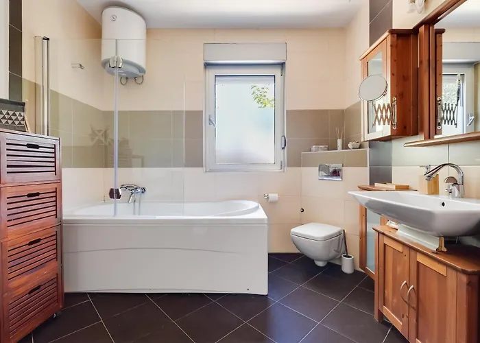 Hedonia With Heated Pool, Diklo Guest house Zadar