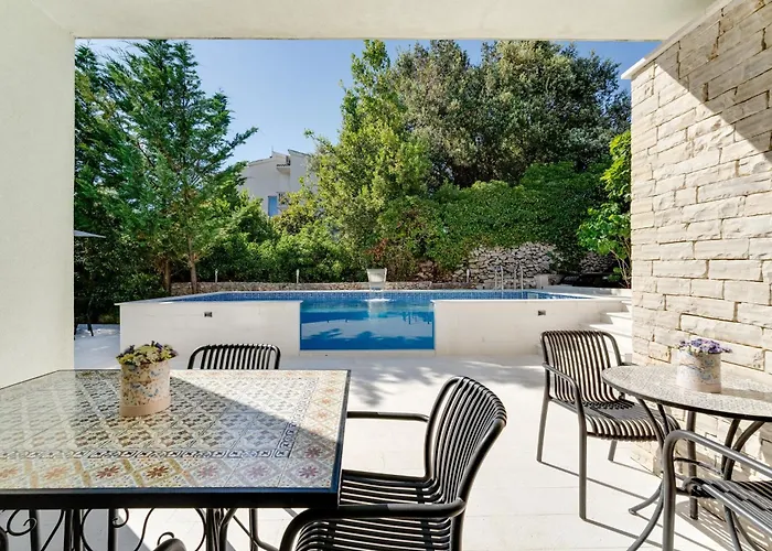 Hedonia With Heated Pool, Diklo Guest house Zadar