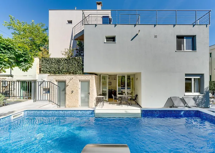 Hedonia With Heated Pool, Diklo Guest house Zadar