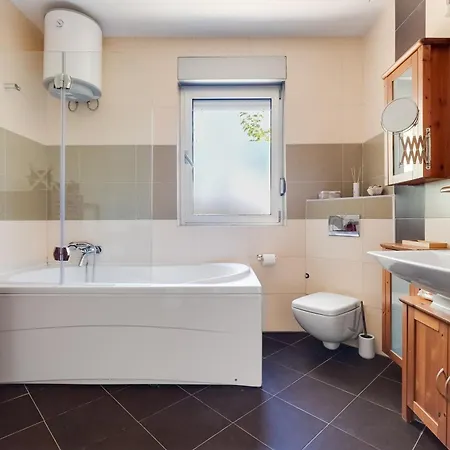 Hedonia With Heated Pool, Diklo Guest house Zadar