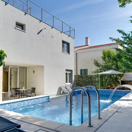 Hedonia With Heated Pool, Diklo