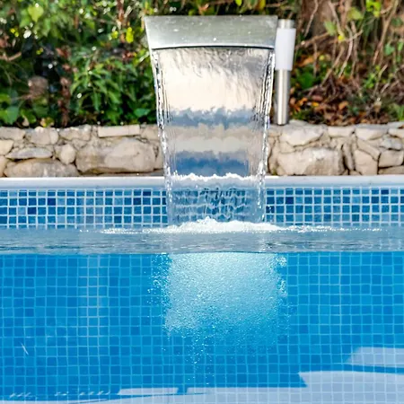 Hedonia With Heated Pool, Diklo 招待所 扎达尔