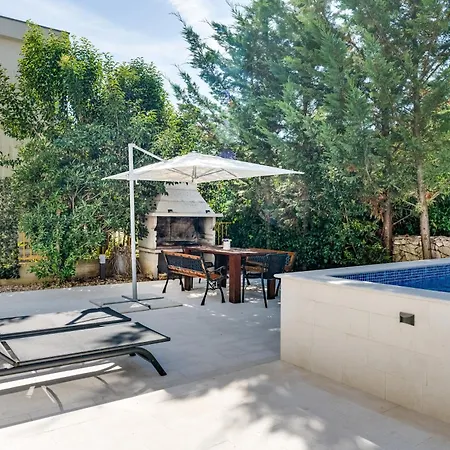 Hedonia With Heated Pool, Diklo * 扎达尔