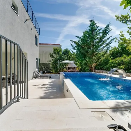 Hedonia With Heated Pool, Diklo Zadar