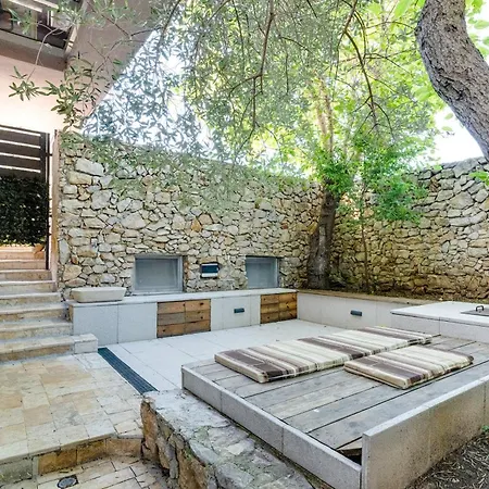 Hedonia With Heated Pool, Diklo Guest house Zadar