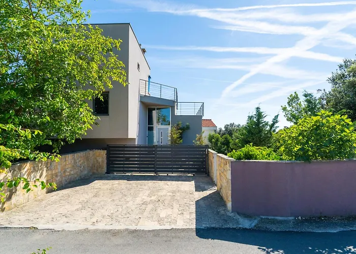 Gostinjska kuća Hedonia With Heated Pool, Diklo Zadar