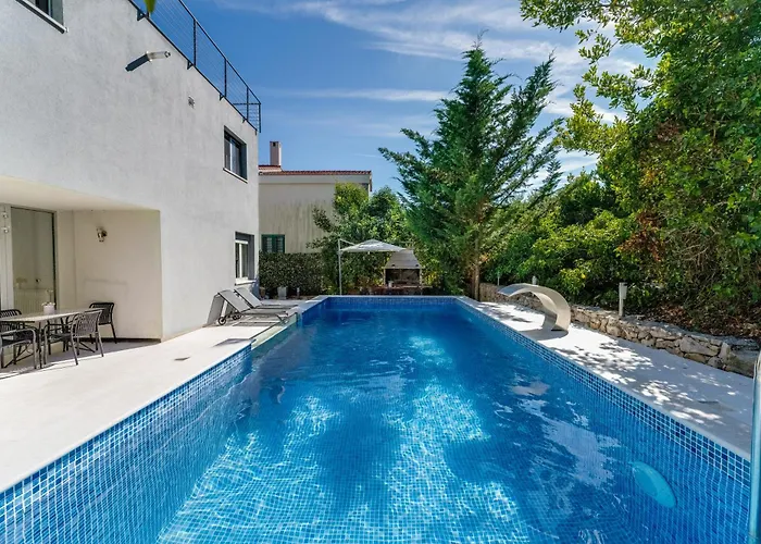 Gostinjska kuća Hedonia With Heated Pool, Diklo *