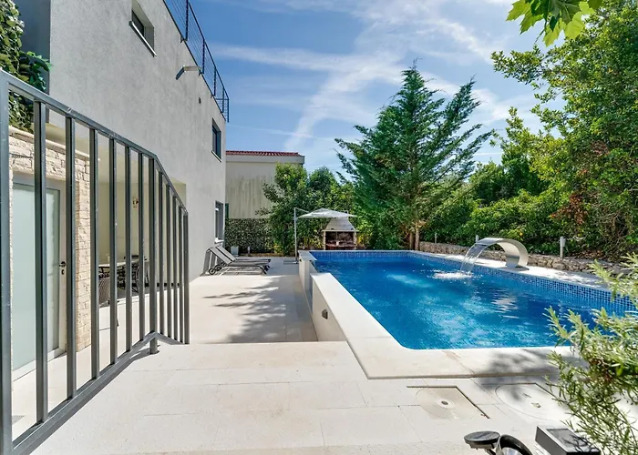 Hedonia With Heated Pool, Diklo Zadar